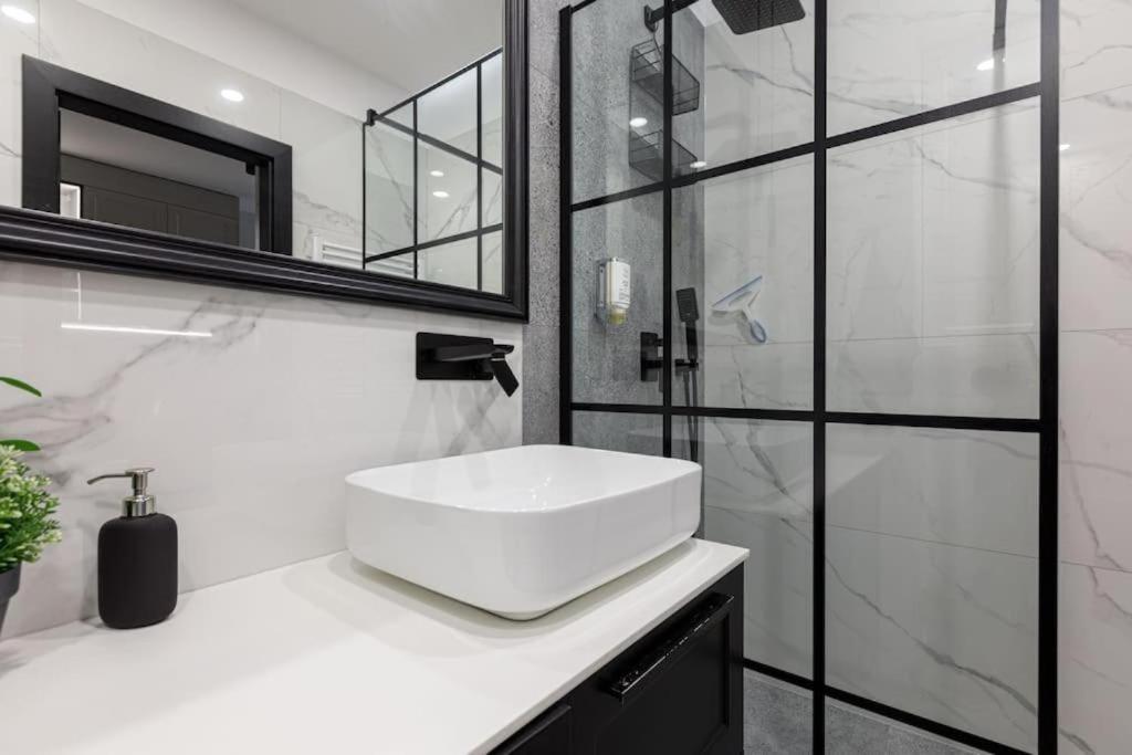 Golden Apartments Wroclaw - Great Location - Cozy And Bright&Janapawla19 외부 사진