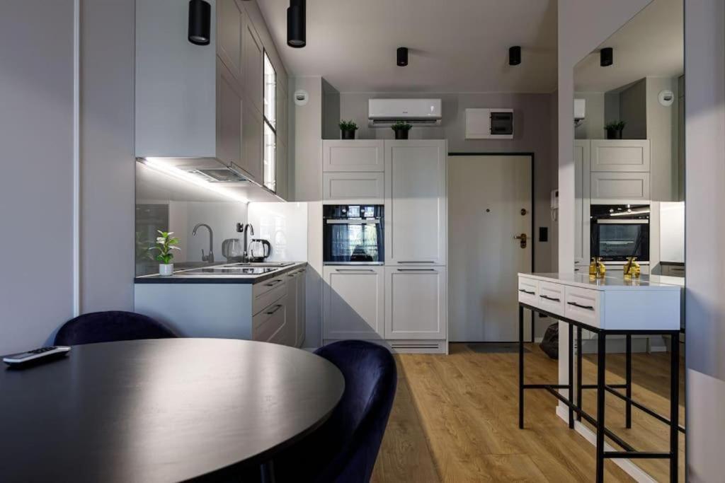Golden Apartments Wroclaw - Great Location - Cozy And Bright&Janapawla19 외부 사진